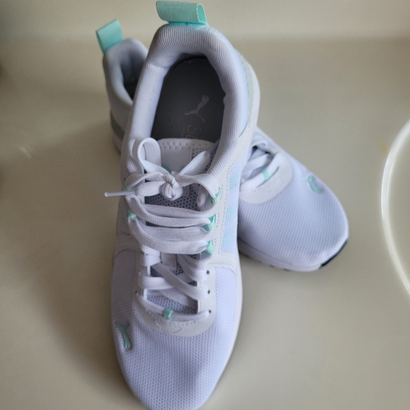 Puma sport shoes size 9, new but no box - Picture 3 of 7